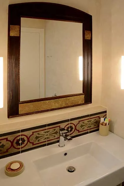 ferienwohnung_badezimmer_spiegel